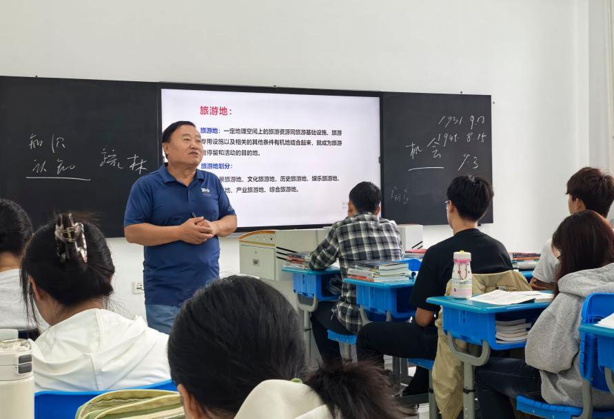 莘莘学子怀揣热忱与期许归来,
